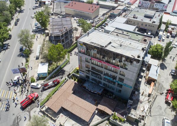 Пожар в бизнес-центре Каухар на Орто-Сайском рынке - Sputnik Кыргызстан