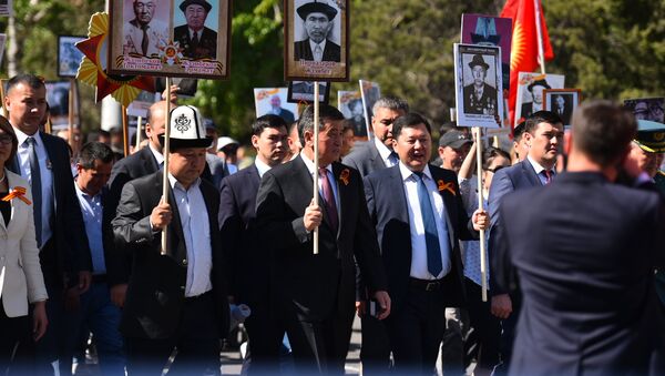 Президент Кыргызстана Сооронбай Жээнбеков на шествии Бессмертный полк. Архивное фото - Sputnik Кыргызстан