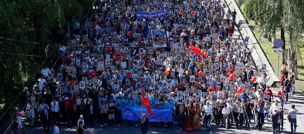 Марш Бессмертный полк в Бишкеке Марш Бессмертный полк в Бишкеке - Sputnik Кыргызстан