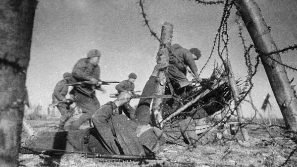 Советские пехотинцы на ВОВ. Архивное фото - Sputnik Кыргызстан