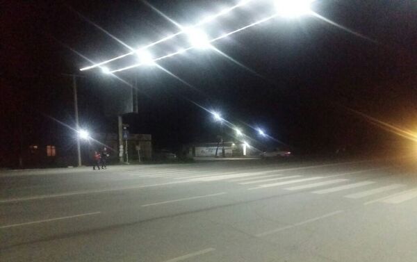 В селе Новопавловка Чуйской области установили специальный пешеходный переход с подсветкой - Sputnik Кыргызстан