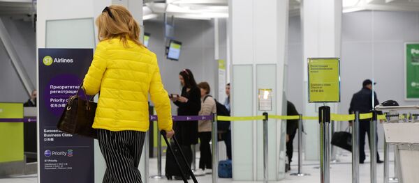 Аэропорттогу жүргүнчү. Архив Аэропорттогу жүргүнчү. Архив - Sputnik Кыргызстан