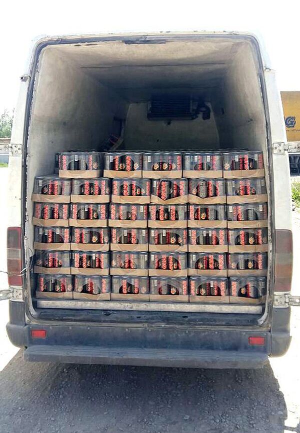 Контрабанда в КР слабоалкогольного напитка Jaguar - Sputnik Кыргызстан