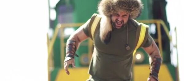 Тепловоз с вагоном протащил силач из Казахстана — видео - Sputnik Кыргызстан