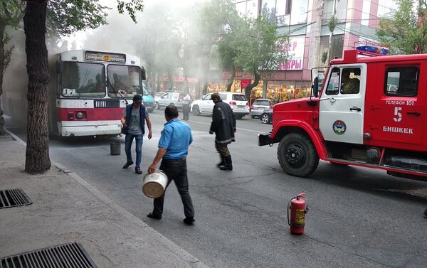 Вызов к пожарным поступил в 16.08, пламя было ликвидировано через 12 минут - Sputnik Кыргызстан