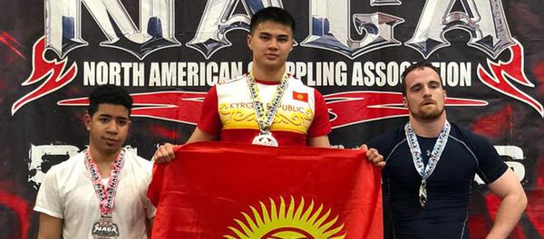 Мухаммед-Али Асанов (в центре). Архив - Sputnik Кыргызстан