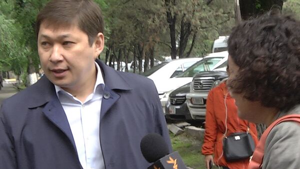 О политических гонениях, Атамбаеве и Жээнбекове — видеокомментарий Исакова - Sputnik Кыргызстан