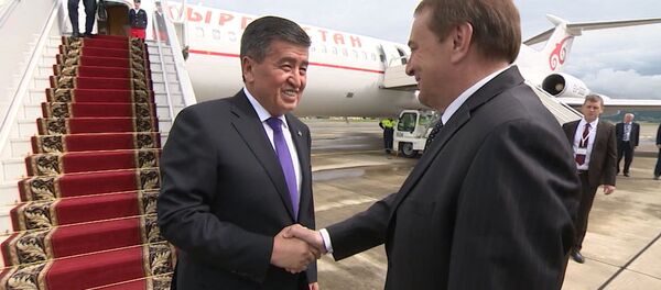 Как встречали Жээнбекова в Сочи — видео Как встречали Жээнбекова в Сочи — видео - Sputnik Кыргызстан