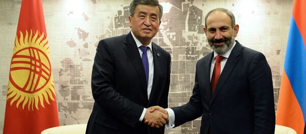 Президент Сооронбай Жээнбеков встретился с Премьер-министром Республики Армения Николом Пашиняном - Sputnik Кыргызстан