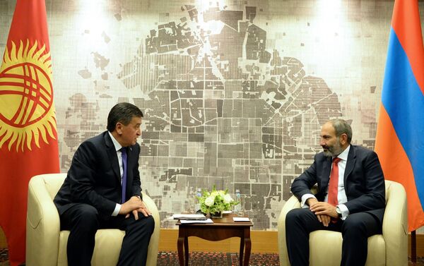 Президент Кыргызстана Сооронбай Жээнбеков встретился с премьер-министром Армении Николом Пашиняном - Sputnik Кыргызстан