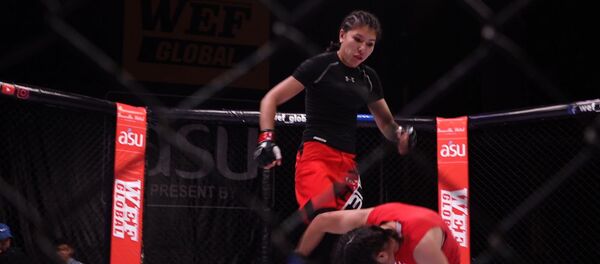 Кыргызстанка победила в первом женском бое в лиге WEF Global — видео Кыргызстанка победила в первом женском бое в лиге WEF Global — видео - Sputnik Кыргызстан