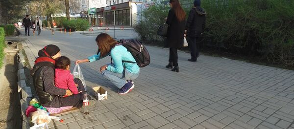 Она бесплатно раздает еду из ресторанов — история бишкекчанки - Sputnik Кыргызстан