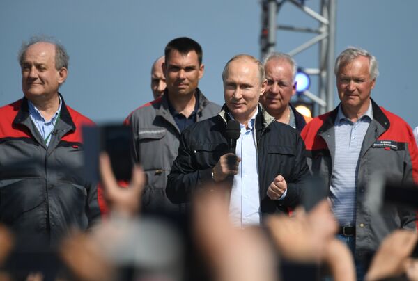 Президент РФ В. Путин принял участие в открытии Крымского моста - Sputnik Кыргызстан