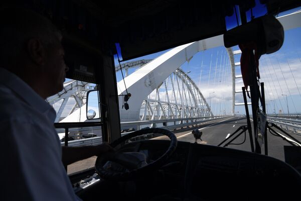 Открытие автомобильной части Крымского моста - Sputnik Кыргызстан