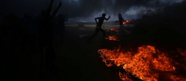 Протесты в Газе из-за переноса посольства США в Иерусалим Протесты в Газе из-за переноса посольства США в Иерусалим - Sputnik Кыргызстан