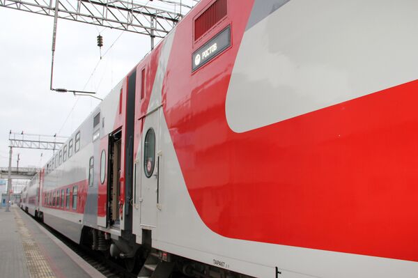 Двухэтажный скорый поезд «Сочи-Ростов-На-Дону» - Sputnik Кыргызстан