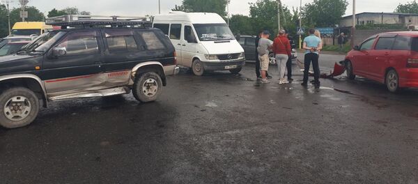 ДТП с участием пассажирского микроавтобуса в селе Лебединовка ДТП с участием пассажирского микроавтобуса в селе Лебединовка - Sputnik Кыргызстан