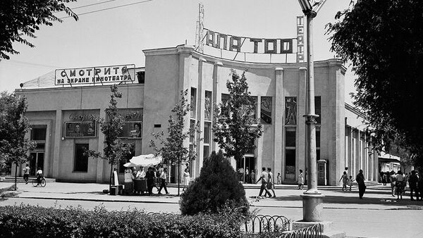 Первый большой кинотеатр в городе Фрунзе — Ала-Тоо - Sputnik Кыргызстан