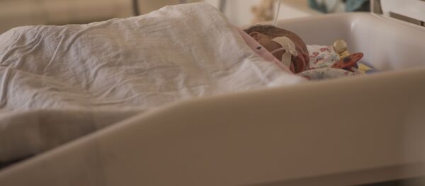 Новорожденный ребенок. Архивное фото - Sputnik Кыргызстан