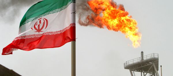 Нефтедобывающая платформа на нефтяных месторождениях Соруш - Sputnik Кыргызстан