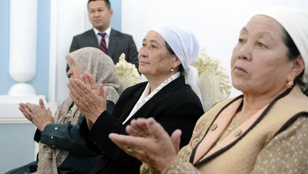 Награждение многодетных матерей орденом “Баатыр Эне” - Sputnik Кыргызстан