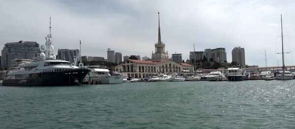 Сочи: вид с яхты на Морской вокзал - Sputnik Кыргызстан