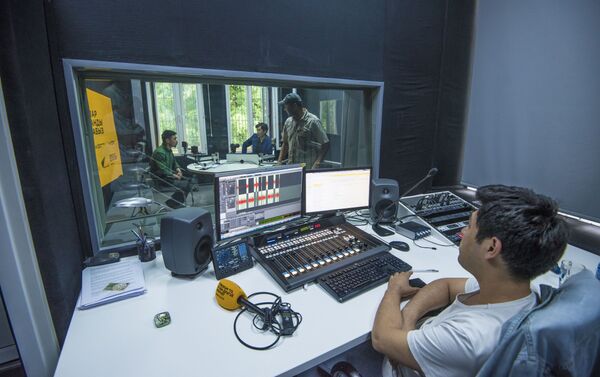 В рамках этого сотрудничества съемки одного из эпизодов проходили в офисе Sputnik Кыргызстан с участием сотрудников редакции - Sputnik Кыргызстан
