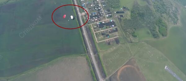 В Татарстане насмерть разбились два парашютиста — прыжок попал на видео - Sputnik Кыргызстан