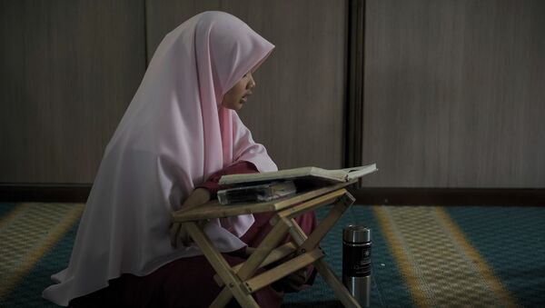 Исламская школа только для девочек в Куала-Лумпуре - Sputnik Кыргызстан