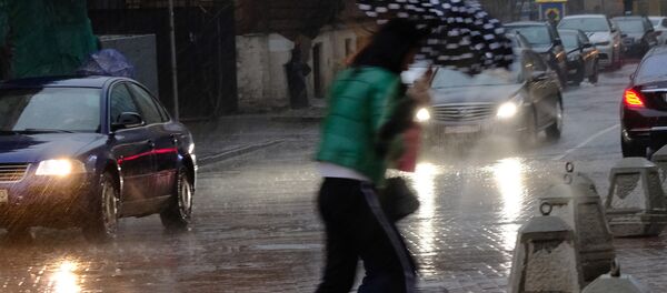 Кол чатыр көтөргөн кыздар. Архив Кол чатыр көтөргөн кыздар. Архив - Sputnik Кыргызстан