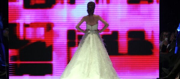 Девушка в свадебном платье. Архивное ото - Sputnik Кыргызстан