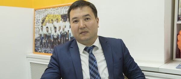 Билим берүү жана илим министрлигинин бюджет саясаты боюнча башкармалыгынын башчысы Мухтарбек Баймурзаев - Sputnik Кыргызстан