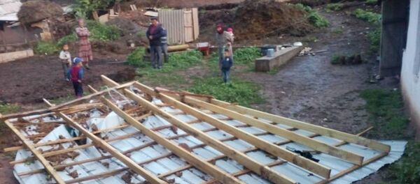 Последствия сильного ветра в селе Жаны-Талаа - Sputnik Кыргызстан