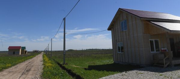 Тула облусунун Заокский районуна барып, аталган жерде курулуп жаткан кыргыз айылы - Sputnik Кыргызстан
