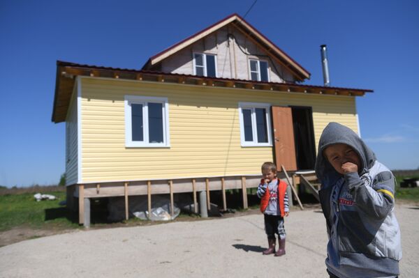 Кыргызский поселок в Заокском районе Тульской области Кыргызский поселок в Заокском районе Тульской области - Sputnik Кыргызстан