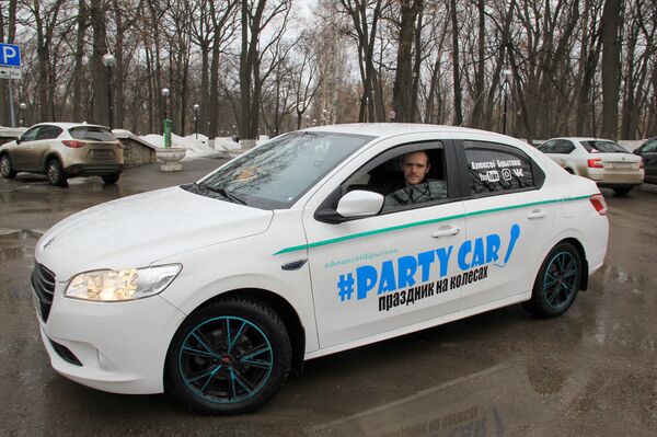 Караоке-такси Party Car и его владелец Алексей - Sputnik Кыргызстан