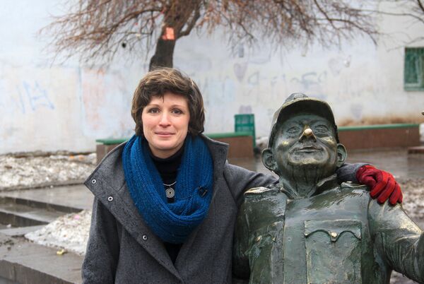 Скульптор Кристина Цибер и самарский Швейк - Sputnik Кыргызстан