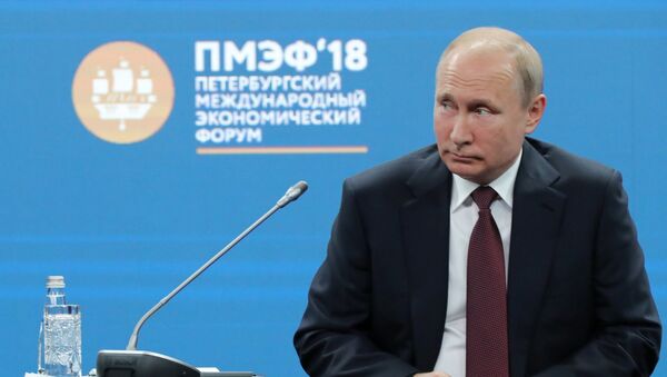 Президент РФ В. Путин принял участие во втором дне работы ПМЭФ - 2018 - Sputnik Кыргызстан