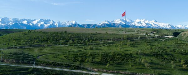 Флаг Кыргызстана на горе Боз-Болток - Sputnik Кыргызстан