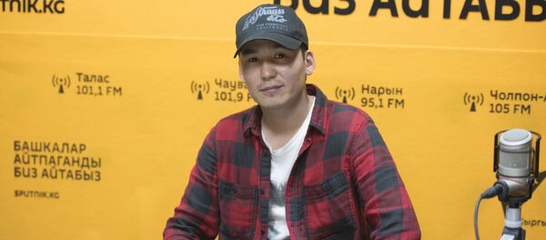 Звезда отечественной эстрады Мирбек Атабеков Звезда отечественной эстрады Мирбек Атабеков - Sputnik Кыргызстан