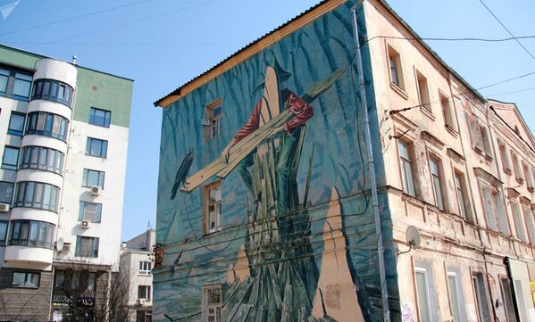 Произведение стрит-арта  на жилом здании в исторической части Нижнего Новгорода - Sputnik Кыргызстан