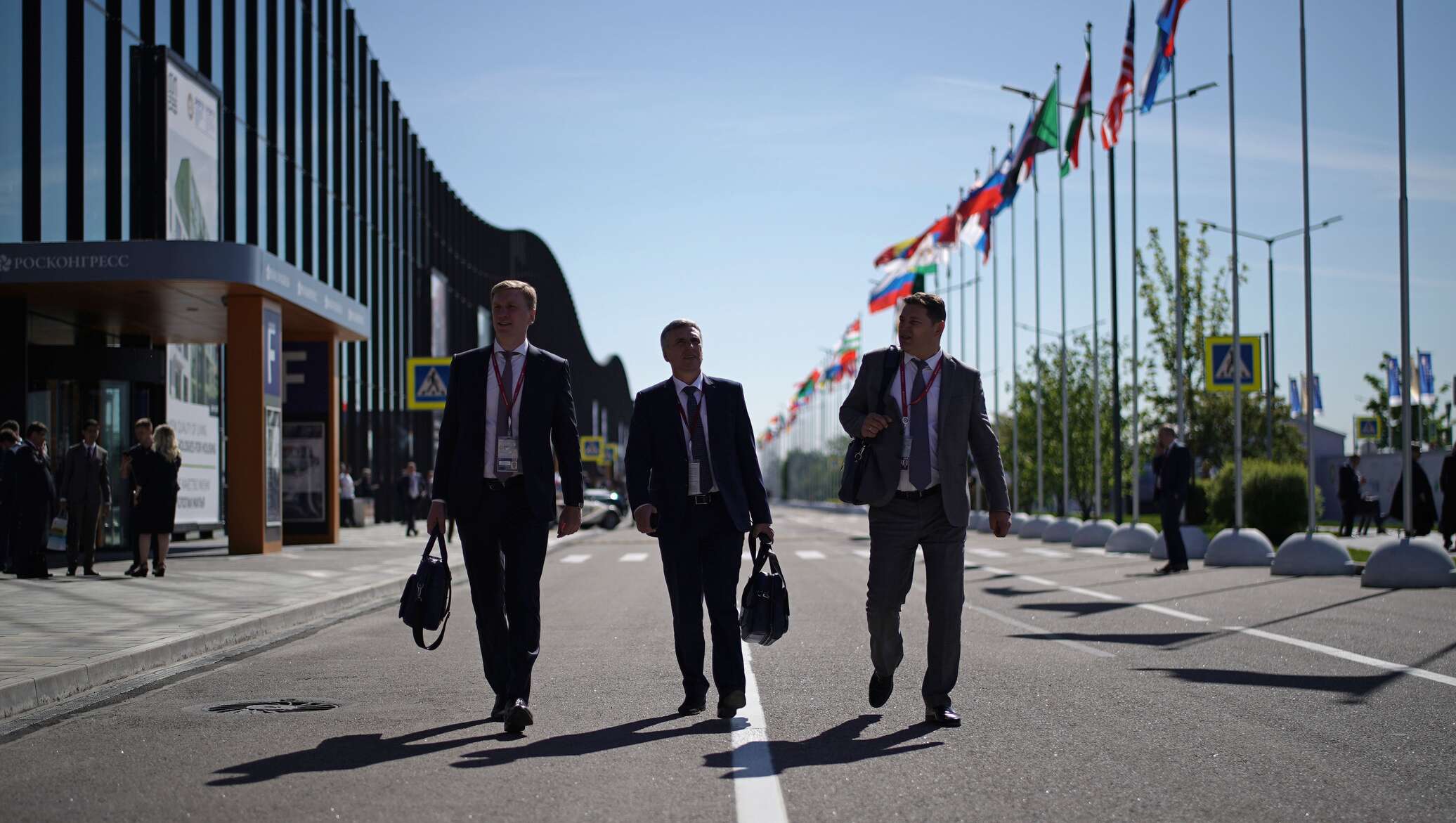 Гегемония сша. Открой запад. Войны америки. Протесты в москве. Русский запад калининград.