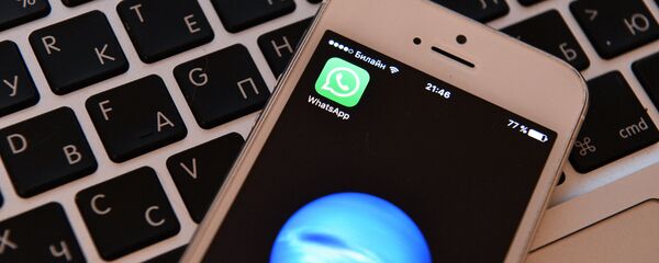 Иконка мессенджера WhatsApp на экране смартфона. Архивное фото - Sputnik Кыргызстан