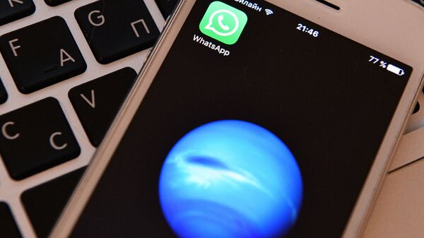 Мессенджер WhatsApp на экране смартфона. Архивное фото - Sputnik Кыргызстан