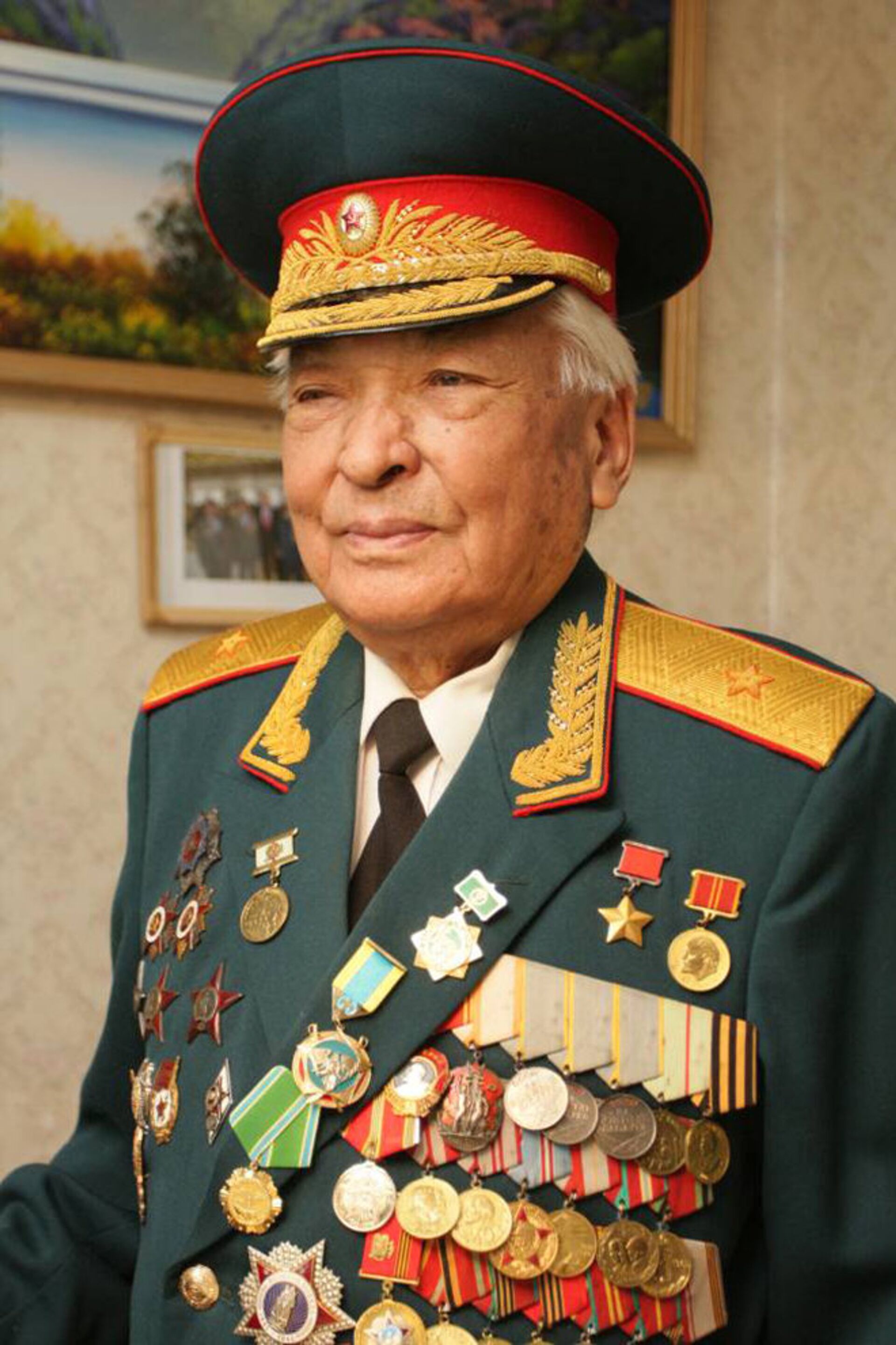 Герой Советского Союза, генерал-майор Дайыр Асанов - Sputnik Кыргызстан, 1920, 26.06.2022