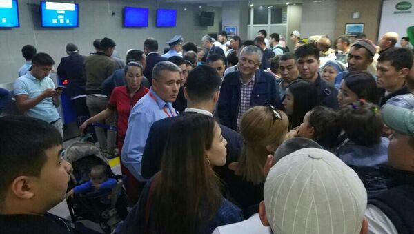 Задержка рейса Бишкек — Ош авиакомпании Air Manas - Sputnik Кыргызстан