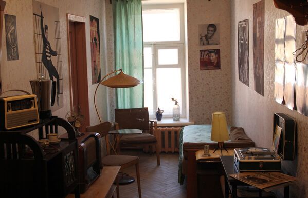 Интерьер комнаты коммунальной квартиры на выставке Коммунальный рай, или Близкие поневоле в Особняке Румянцева, Санкт-Петербург - Sputnik Кыргызстан