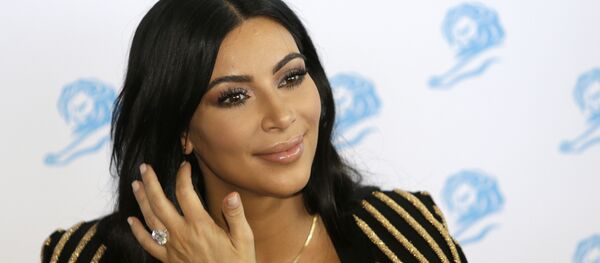 Звезда американских реалити-шоу Ким Кардашьян. Архивное фото Звезда американских реалити-шоу Ким Кардашьян. Архивное фото - Sputnik Кыргызстан