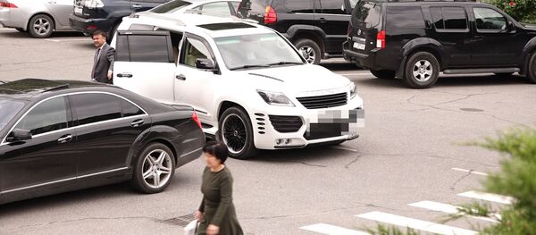 На каких машинах ездят депутаты Жогорку Кенеша — видео - Sputnik Кыргызстан