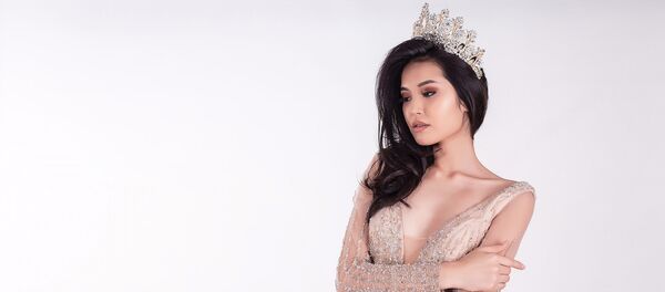 Обладательница титула Мисс Кыргызстан — 2017, модель Бегимай Карыбекова - Sputnik Кыргызстан